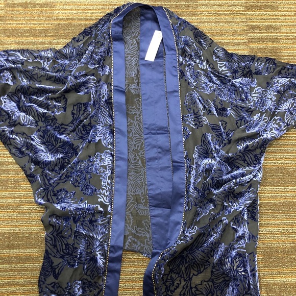 Blue Velvet Shawl - Picture 8 of 10